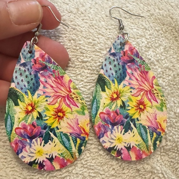 Vegan Leather Colorful Tropical Print Drop Style Earrings - Picture 5 of 5